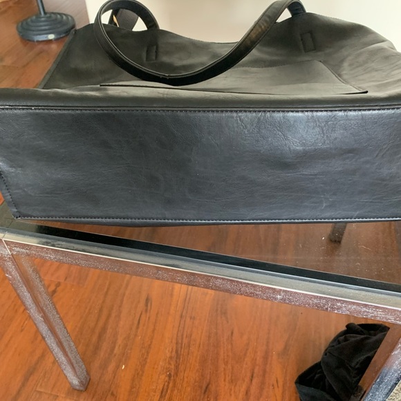 Large black tote, to fit all your things - Picture 7 of 9